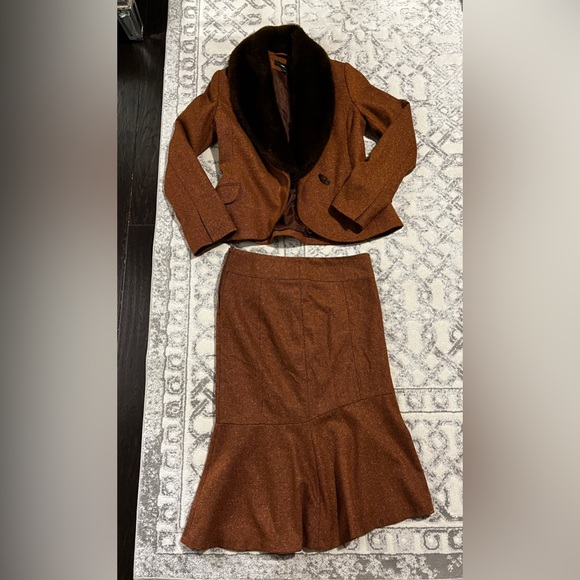 Beautiful brown jacket and skirt set never worn - Picture 3 of 3